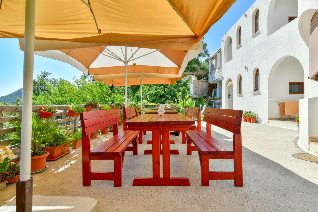Pataki Guesthouse Petrovac Екстер'єр фото